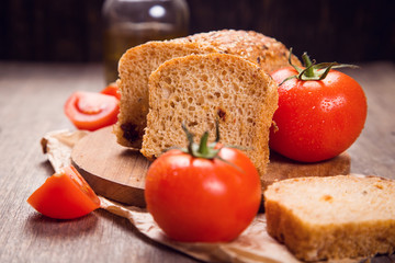 tomato bread with sesame