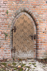 door / Wall with gothic door