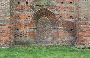 wall / Wall with gothic pointed arch