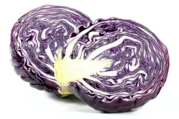 Rotkohl aus biologischem Anbau isoliert auf weißem Hintergrund