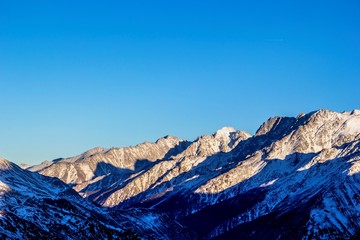 Горный пейзаж, снежные склоны, природа Северного Кавказа