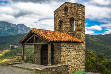 Fototapeta na wymiar Small Hermitage in an Asturian landscape.