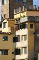 Fototapeta na wymiar Florence houses and shops in the ancient bridge called Ponte Vec