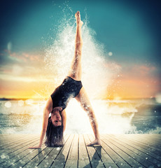 Fototapeta na wymiar Dancer sea splash