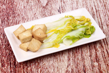 Spicy mixed vegetable salad with sliced Thai white pork sausage