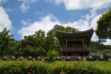 만연사의 장독대