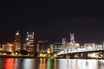 Fototapeta na wymiar View of downtown Portland's skyline