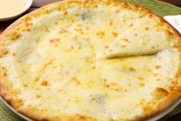 Sweet Gorgonzola pizza with honey 