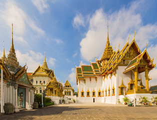 Dusit Maha Prasat Throne Hall at Wat Phra Kaew, Bangkok, Thailan