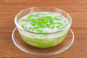 Thai dessert, rice noodles made of rice eaten with coconut milk