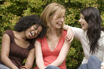 Naklejka premium Diverse woman in a small group talking.