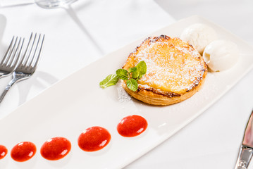 apple cake with ice cream