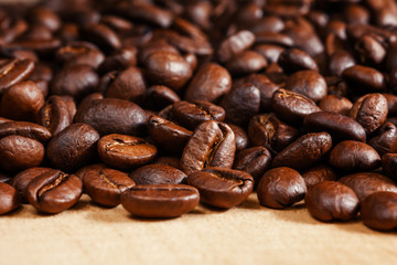 Naklejka premium roasted coffee beans, can be used as a background