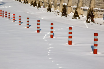 Obraz premium Safety barrier covered with snow