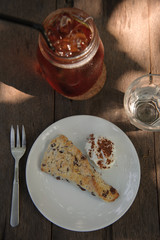 scone chocolate chips