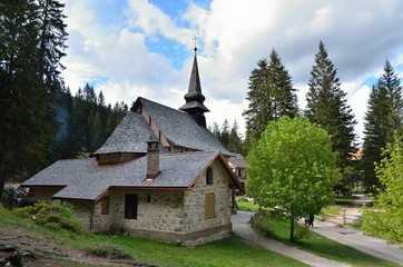 Fototapeta na wymiar Pretty church in the Dolomites, Italy
