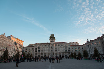 Imbrunire sui palazzi di Trieste