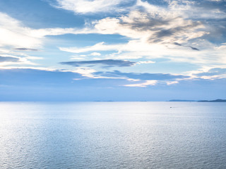 Obraz premium Sky and sea view landscape wallpaper with clouds