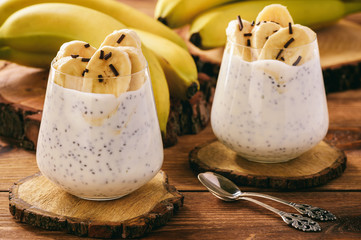 Yogurt dessert with chia seeds and bananas.