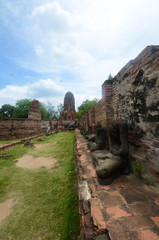 Fototapeta na wymiar Alte Ruine von Wat Mahathat in Ayuthaya / Thailand