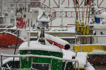 KOLOBRZEG - FISHING BOATS COVERED WITH SNOW © Wojciech Wrzesień