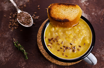 Thick pea soup