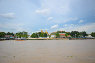 Fototapeta premium Aussicht auf dem Chao Phraya in Bangkok, Thailand