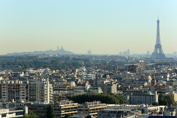 Fototapeta na wymiar Vue sur Paris du Parc de Saint-Cloud. / View of Paris Saint-Cloud Park.