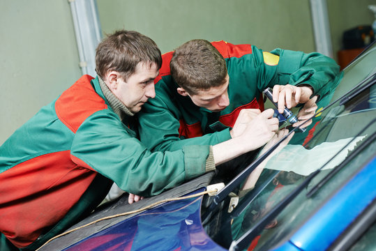 Windscreen repairman workers