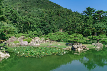 Fototapeta na wymiar japanese landscape - ritsurin koen - takamatsu - tokushima