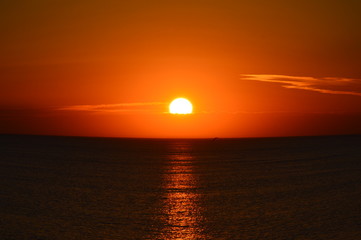 Obraz premium Sunset over the port of The Cotinière