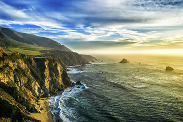 The coastline at Big Sur in California, with steep cliffs and rock stacks in the Pacific Ocean. 