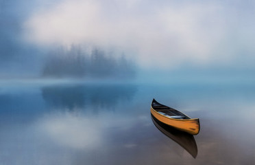 Fototapety  лодка в тумане на озере