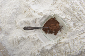 mąka i kakao - składniki ciasto