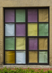 Fenster, farbiger Sichtschutz