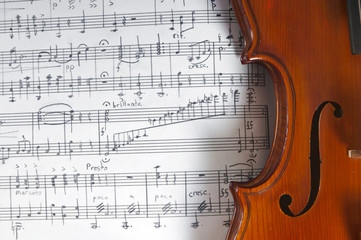 Fototapeta premium Music notes and violin on table