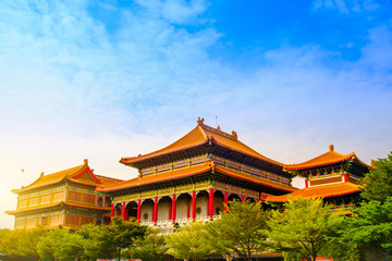 Obraz premium Traditional and architecture Chinese style temple at Wat Mangkon Kamalawat or Wat Leng Noei Yi in Nonthaburi,Thailand.