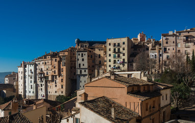 Obraz premium View to hanging houses of Cuenca old town. Outstanding example of a medieval city, built on the steep sides of a mountain. Many casas colgadas are built right up to the cliff edge. Cuenca, Spain