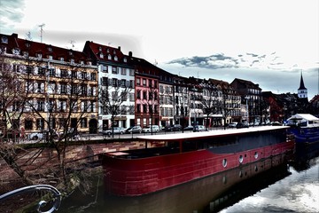 Fototapeta premium Barco en el rio