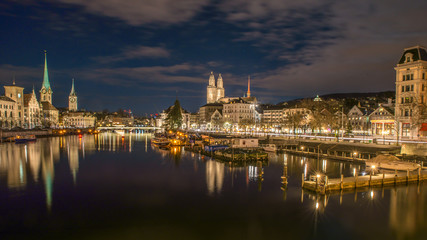 Fototapeta na wymiar Zürich bei Nacht