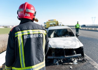 Bomberos trabajando