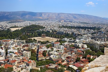 Fototapeta na wymiar Panorama of Athens with the temple of Zeus