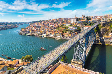 Fototapeta na wymiar Dom Luis Bridge in Porto