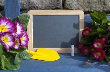 Kreidetafel Tafel mit Frühlingsangebote Gartenarbeit Gartensaison 