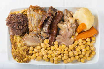 Cocido madrileño plato típico estofado de la cocina española para los días de frío a base de...