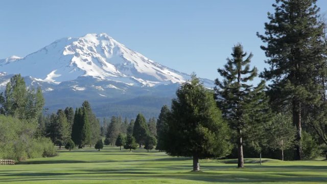 Early morning panning view down a fairway of a golf course with a gorgeous view of Mt Shasta.