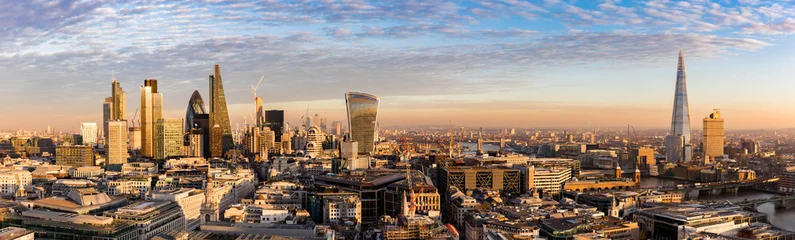 Poster Zonsondergang achter de nieuwe skyline van Londen © moofushi