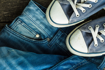 Obraz na płótnie Canvas Blue jeans and vintage sneakers.
