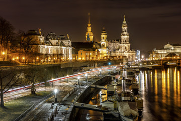 Dresden - Terrassenufer in der Nacht im Winter
