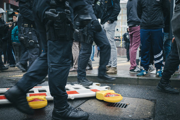 Polizeiaufmarsch bei Demonstration n Köln - obrazy, fototapety, plakaty